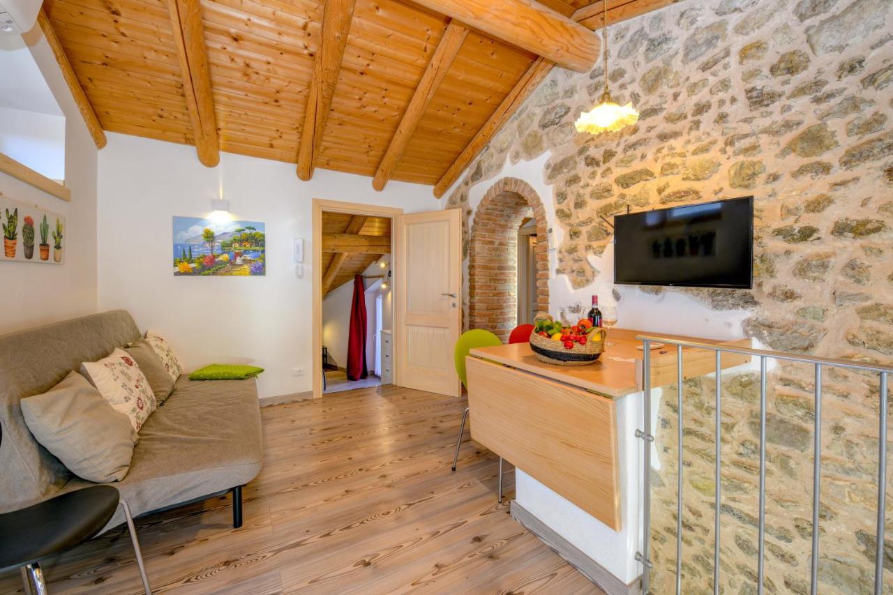 Апартаменты Casa Nel Borgo - Il Gufo Tremosine Экстерьер фото