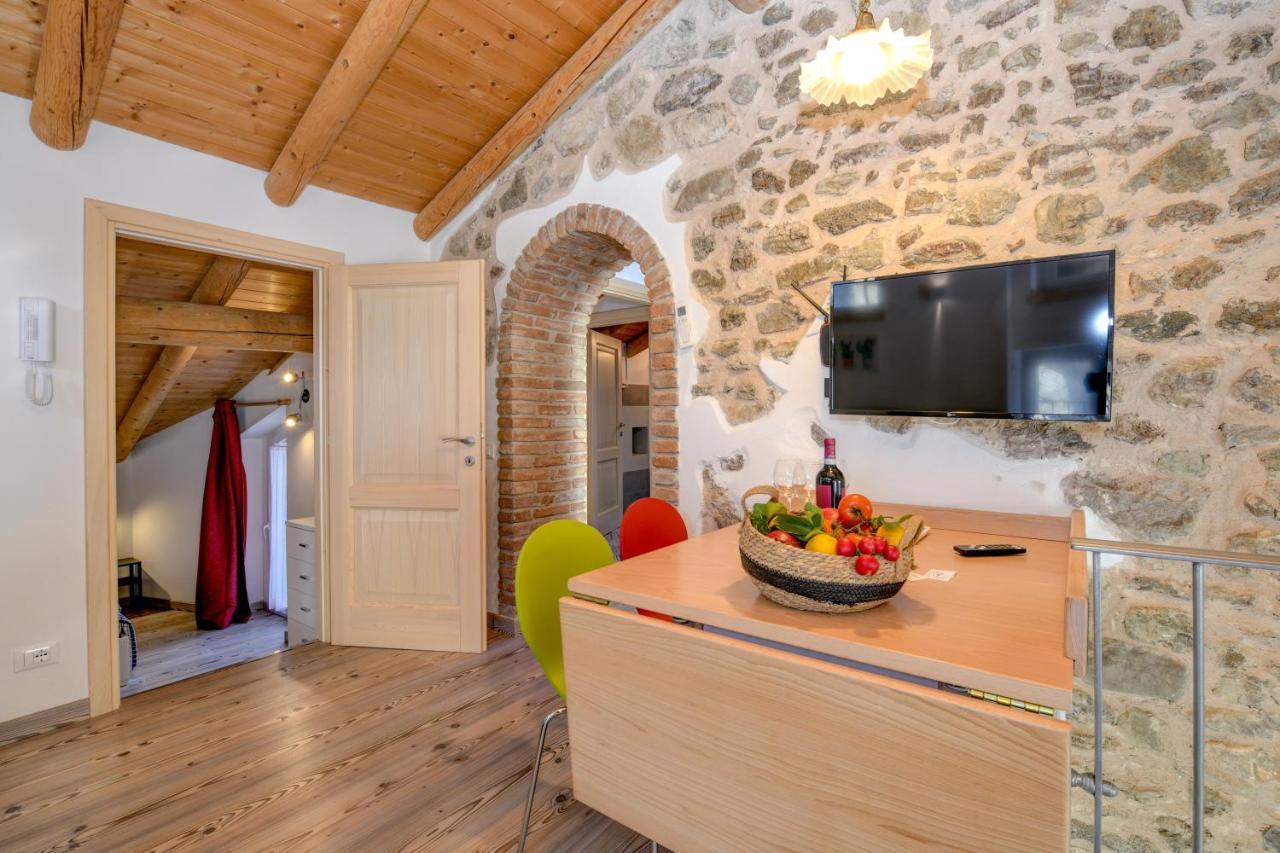 Апартаменты Casa Nel Borgo - Il Gufo Tremosine Экстерьер фото