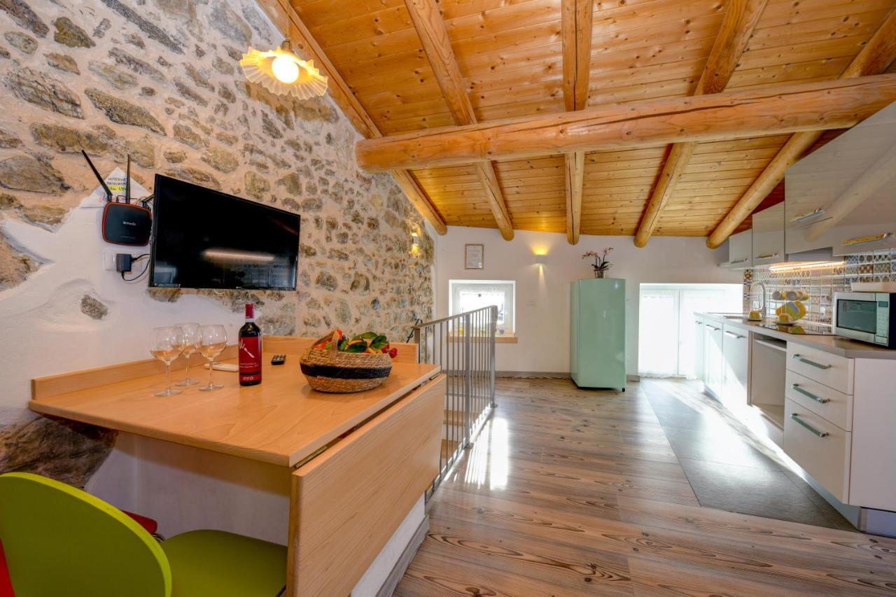 Апартаменты Casa Nel Borgo - Il Gufo Tremosine Экстерьер фото