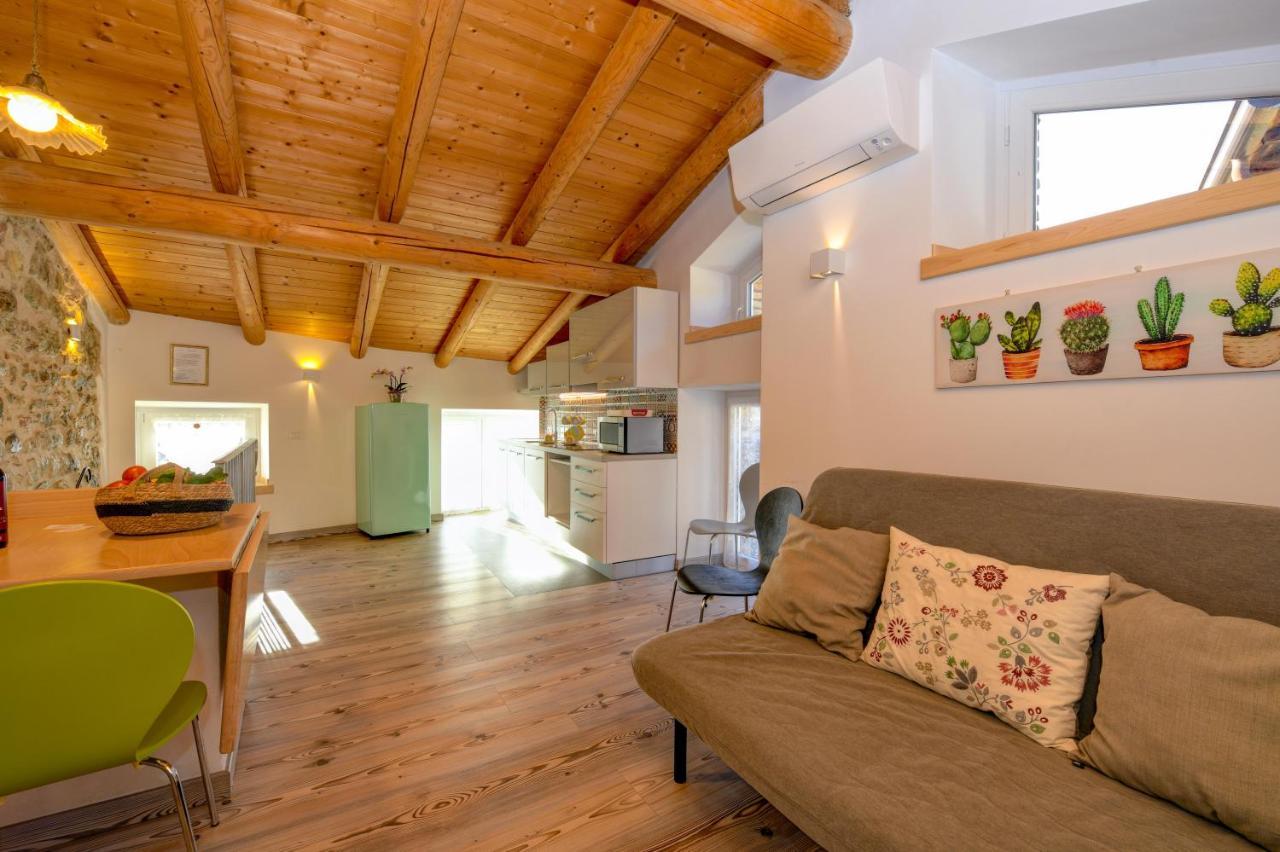 Апартаменты Casa Nel Borgo - Il Gufo Tremosine Экстерьер фото