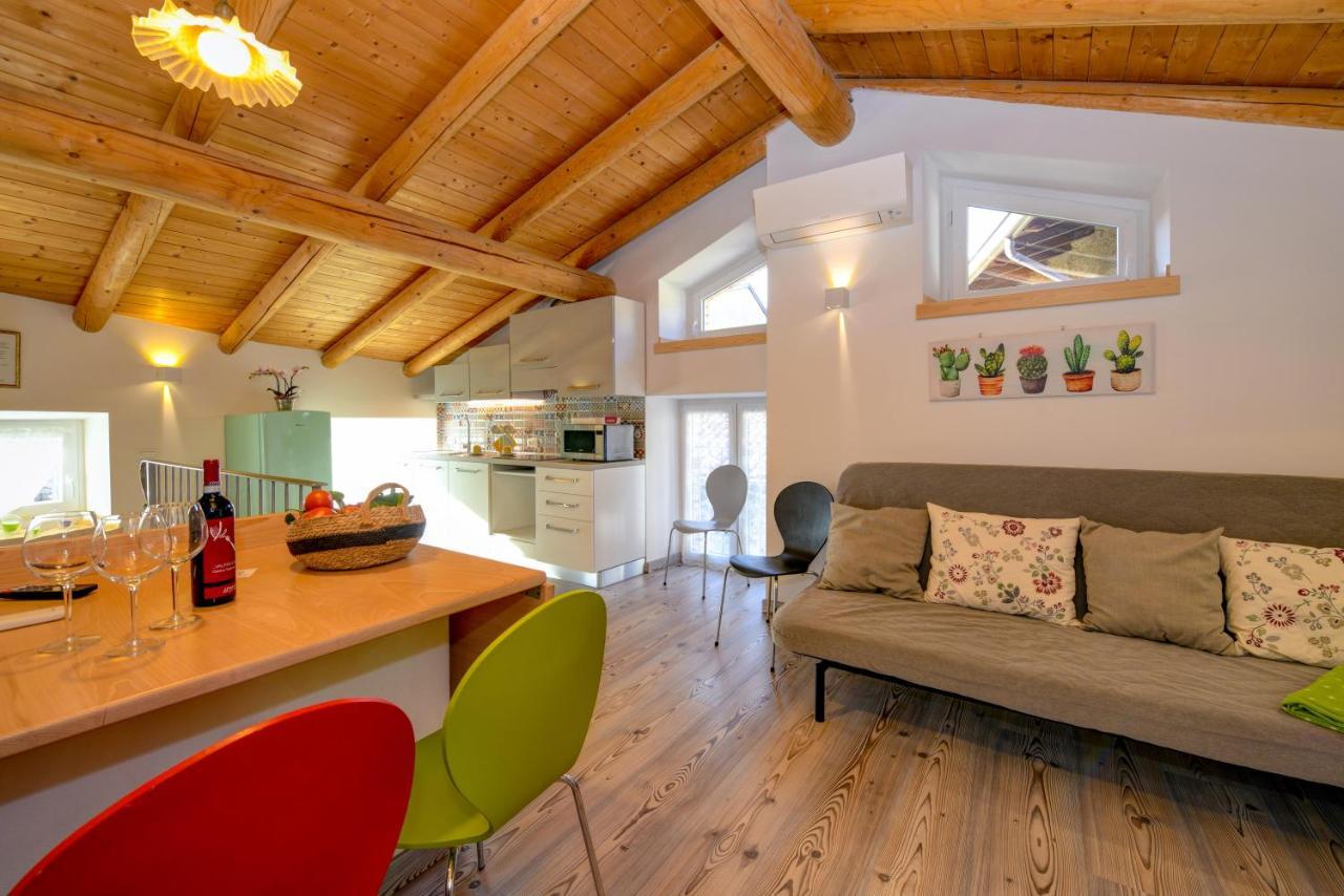 Апартаменты Casa Nel Borgo - Il Gufo Tremosine Экстерьер фото