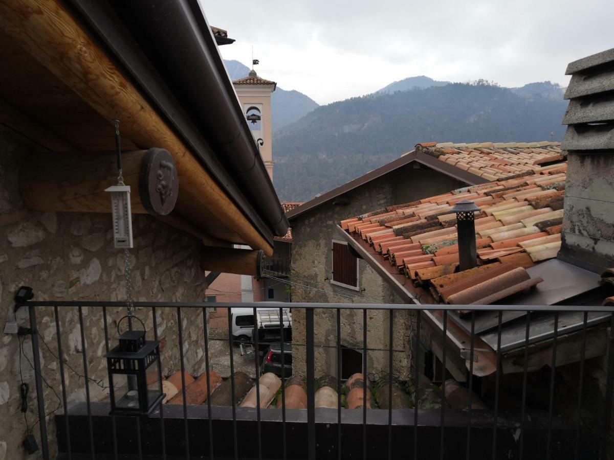 Апартаменты Casa Nel Borgo - Il Gufo Tremosine Экстерьер фото